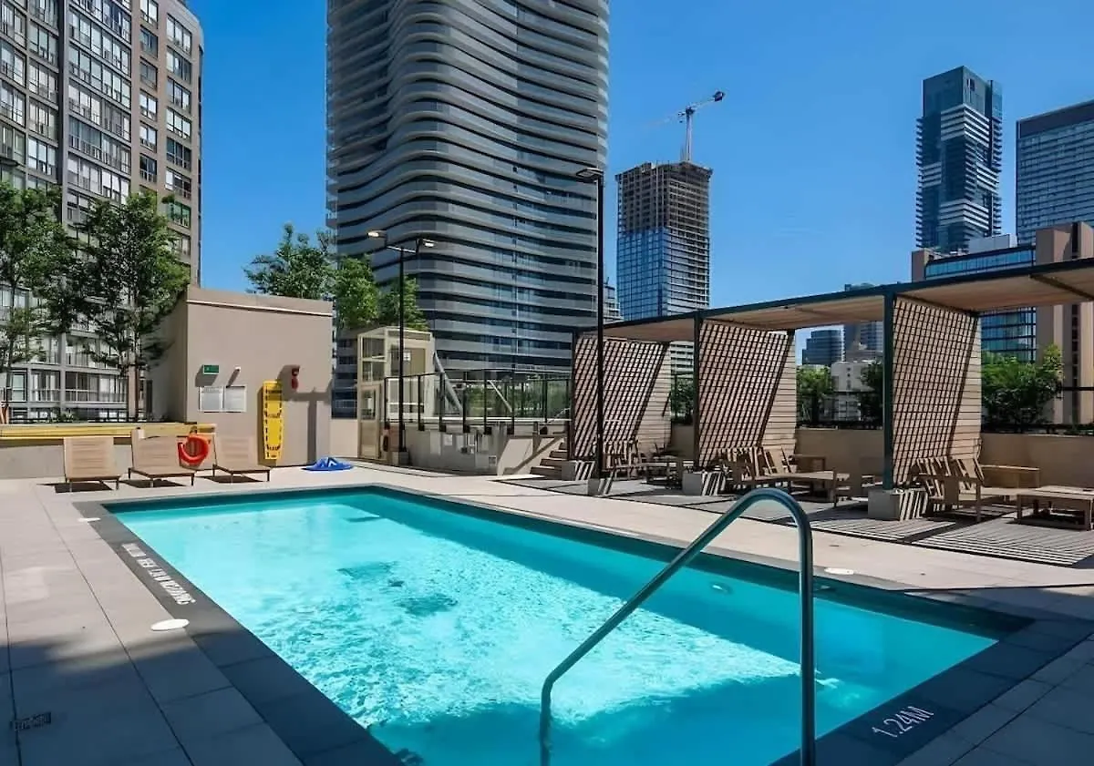 Modern Luxury Suite With King Bed In Downtown Toronto Canada