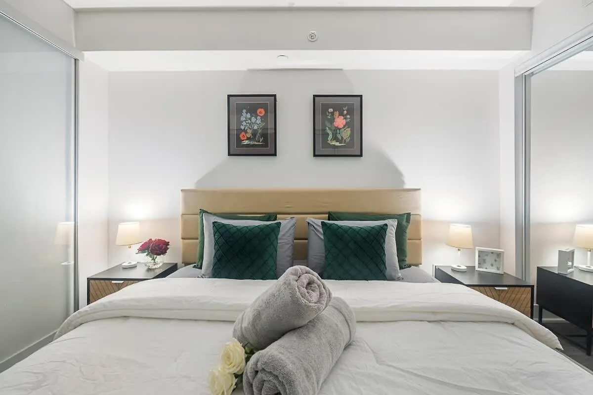 Modern Luxury Suite With King Bed In Downtown Toronto