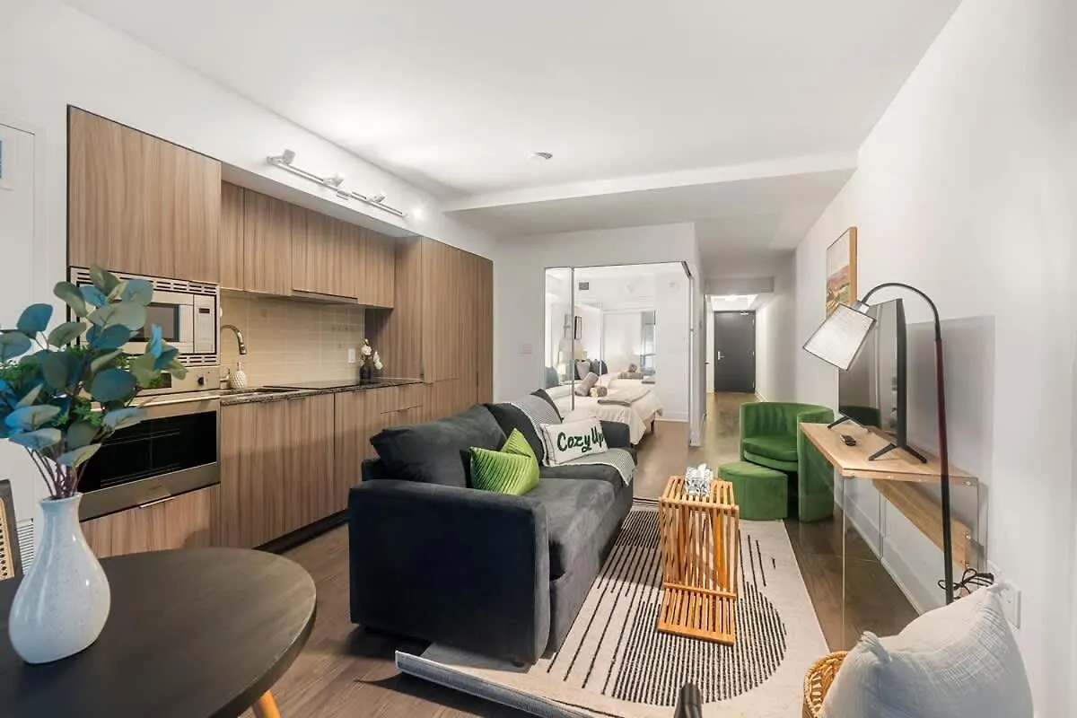 Modern Luxury Suite With King Bed In Downtown Toronto Canada