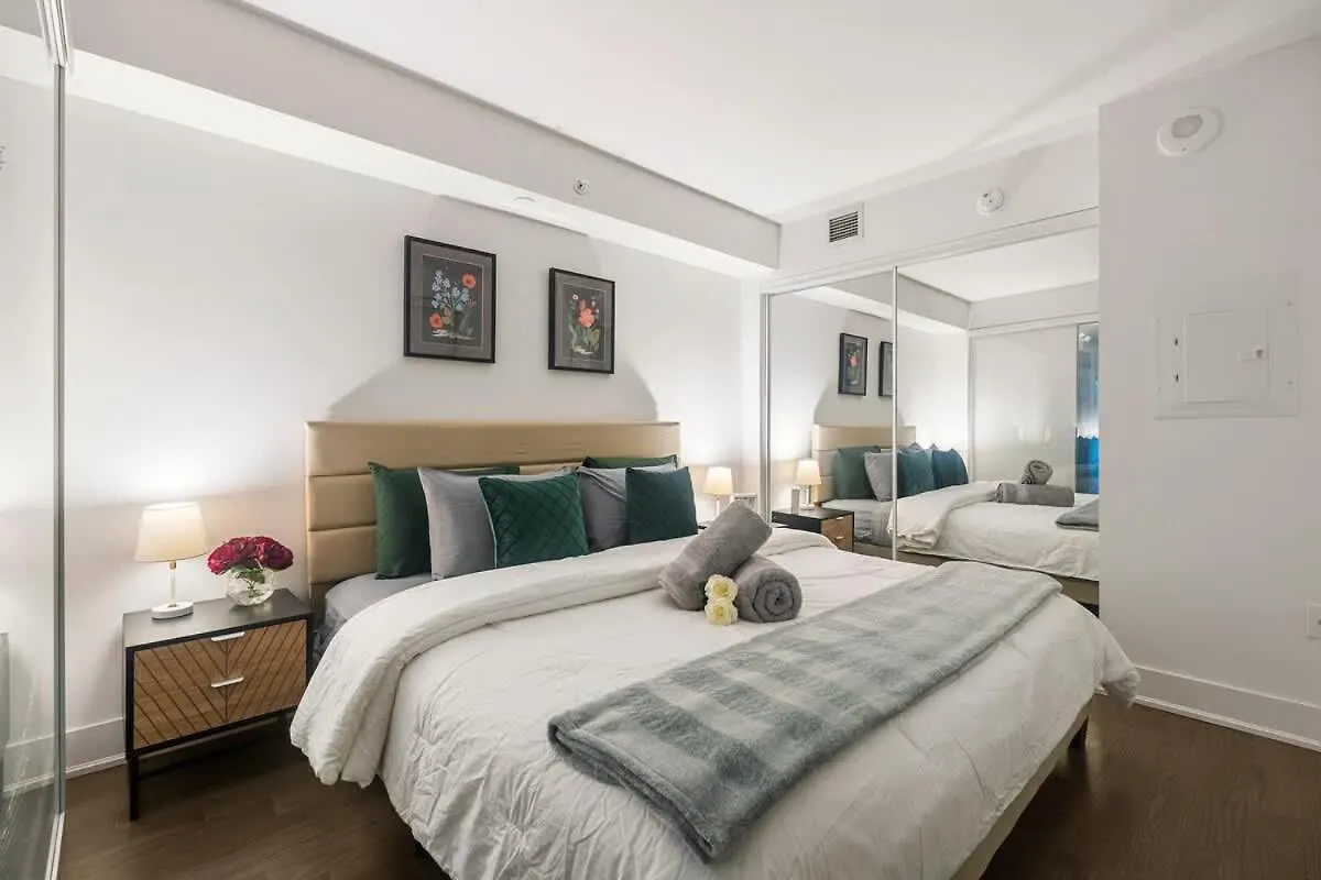 Modern Luxury Suite With King Bed In Downtown Toronto Lejlighed