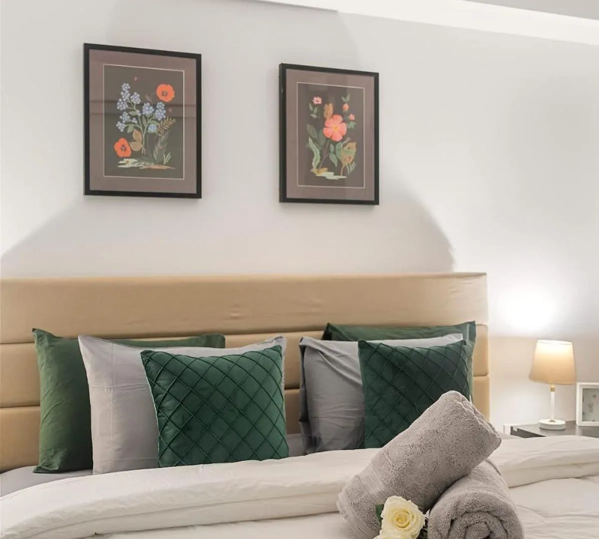 Modern Luxury Suite With King Bed In Downtown Toronto